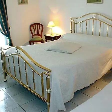 Maison Tobias 3* Bussy-Saint-Georges