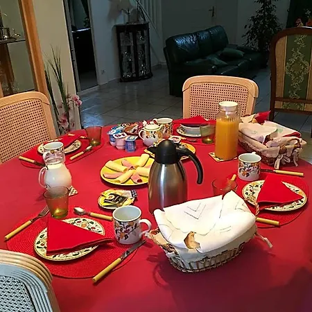 Maison Tobias Alojamento de Acomodação e Pequeno-almoço Bussy-Saint-Georges