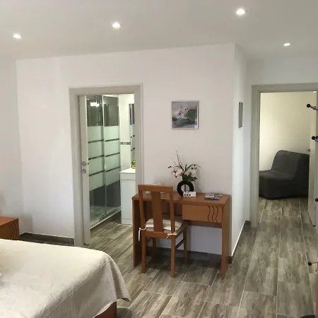 Maison Tobias Alojamento de Acomodação e Pequeno-almoço Bussy-Saint-Georges